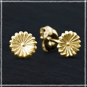 14k Gold Dainty Stud Earrings | Hanabi