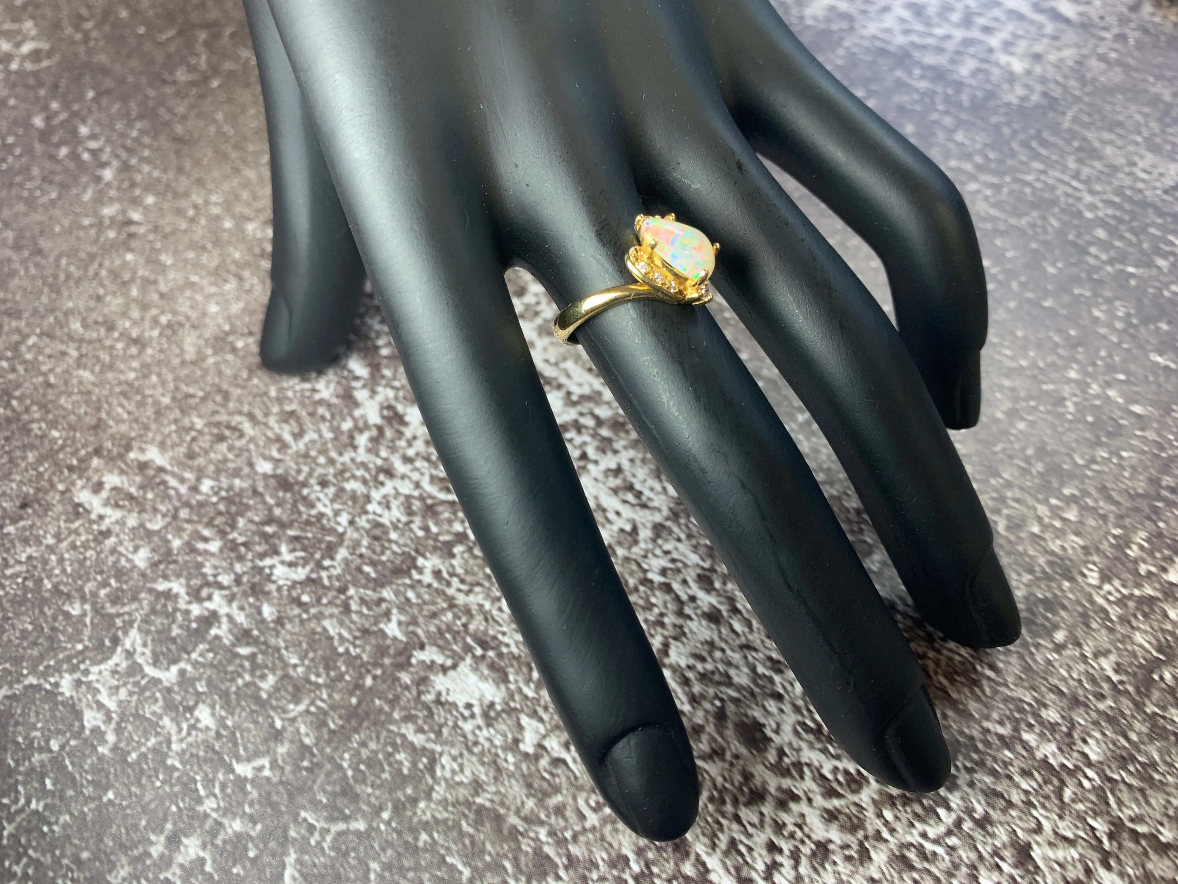 18kt Yellow Gold Fire Opal 0.82ct and Diamond 0.08ct ring