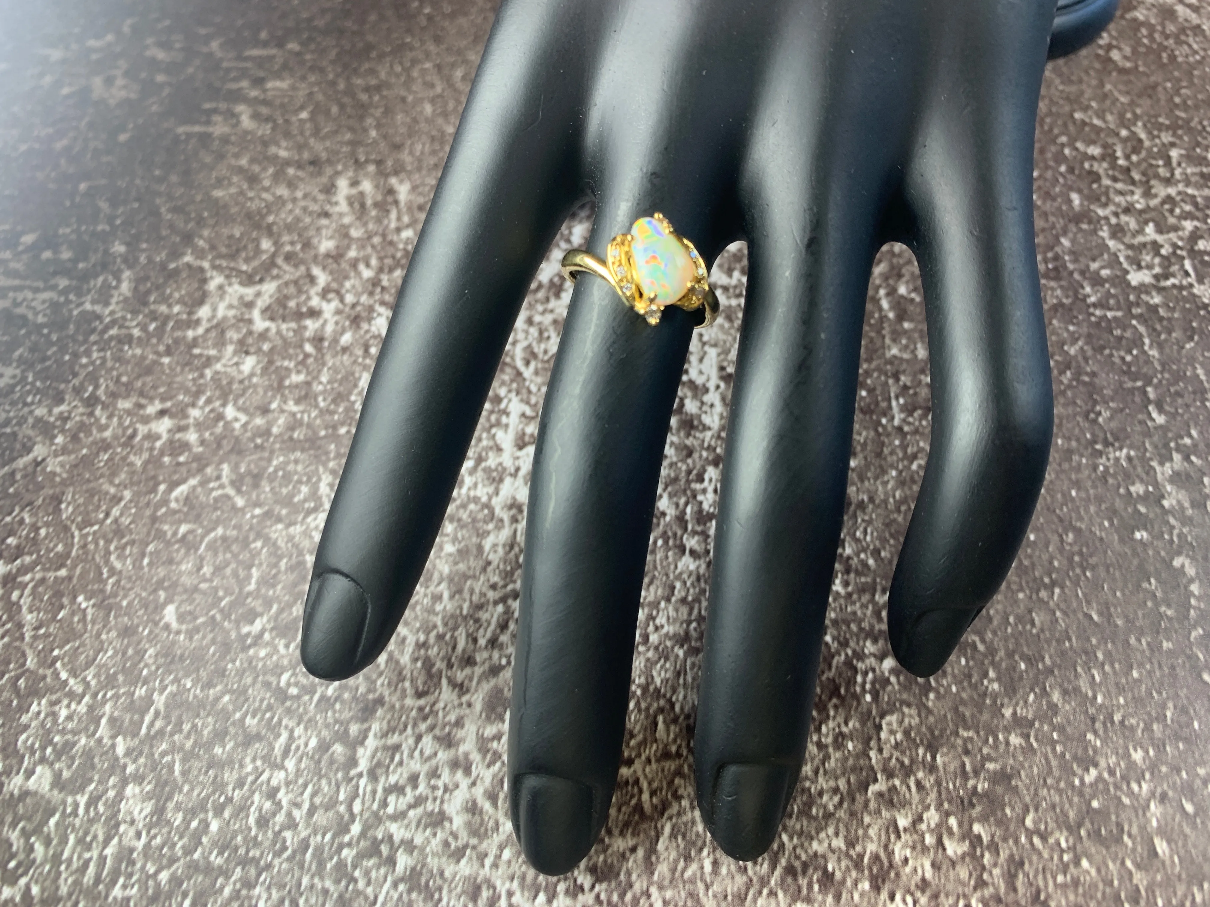 18kt Yellow Gold Fire Opal 0.82ct and Diamond 0.08ct ring