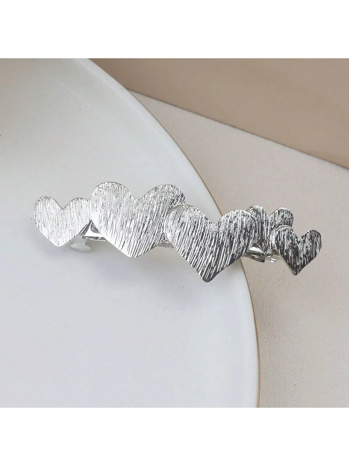 1pc Ladies' Metal Heart Shaped Spring Clip Hairpin, Simple And Versatile Hair