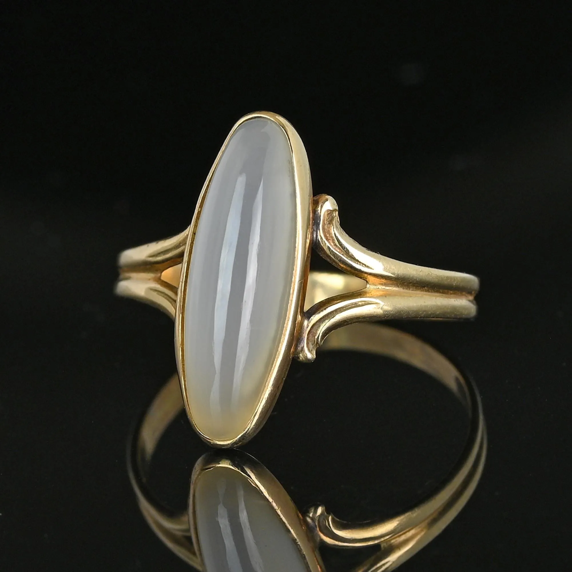 Fine Vintage 10K Gold Moonstone Oval Cabochon Ring