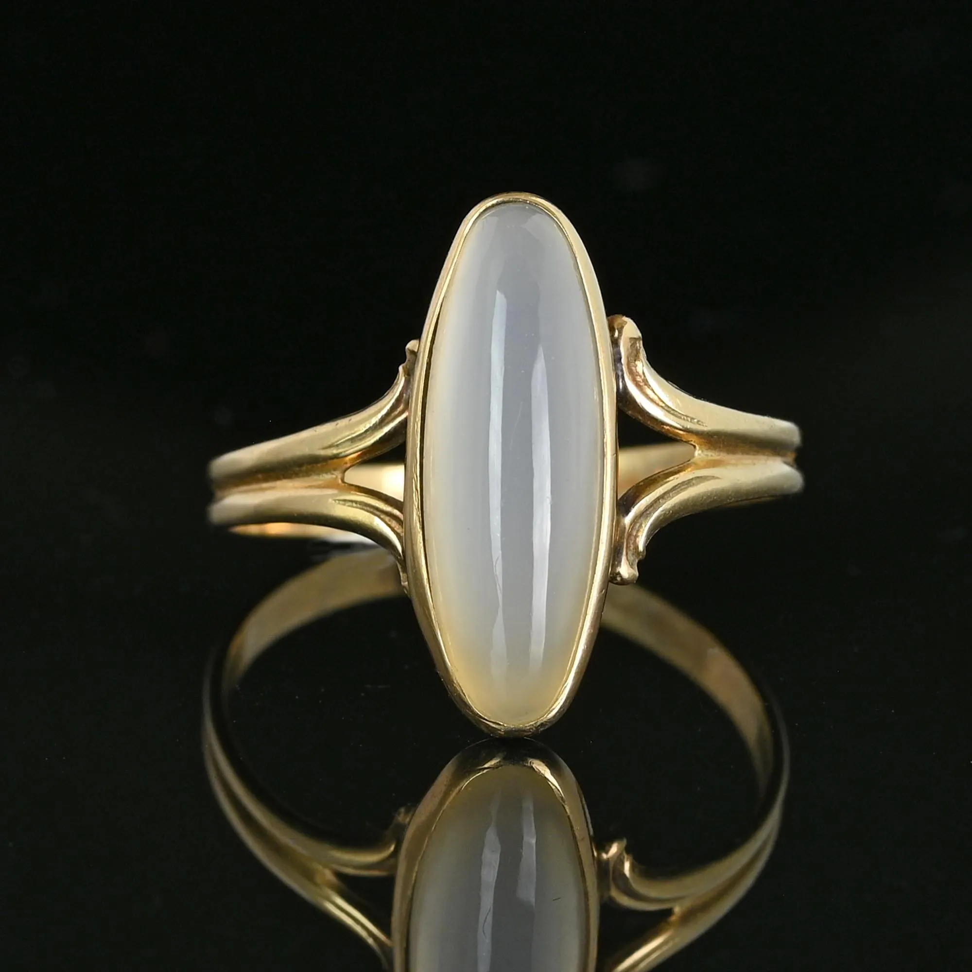 Fine Vintage 10K Gold Moonstone Oval Cabochon Ring