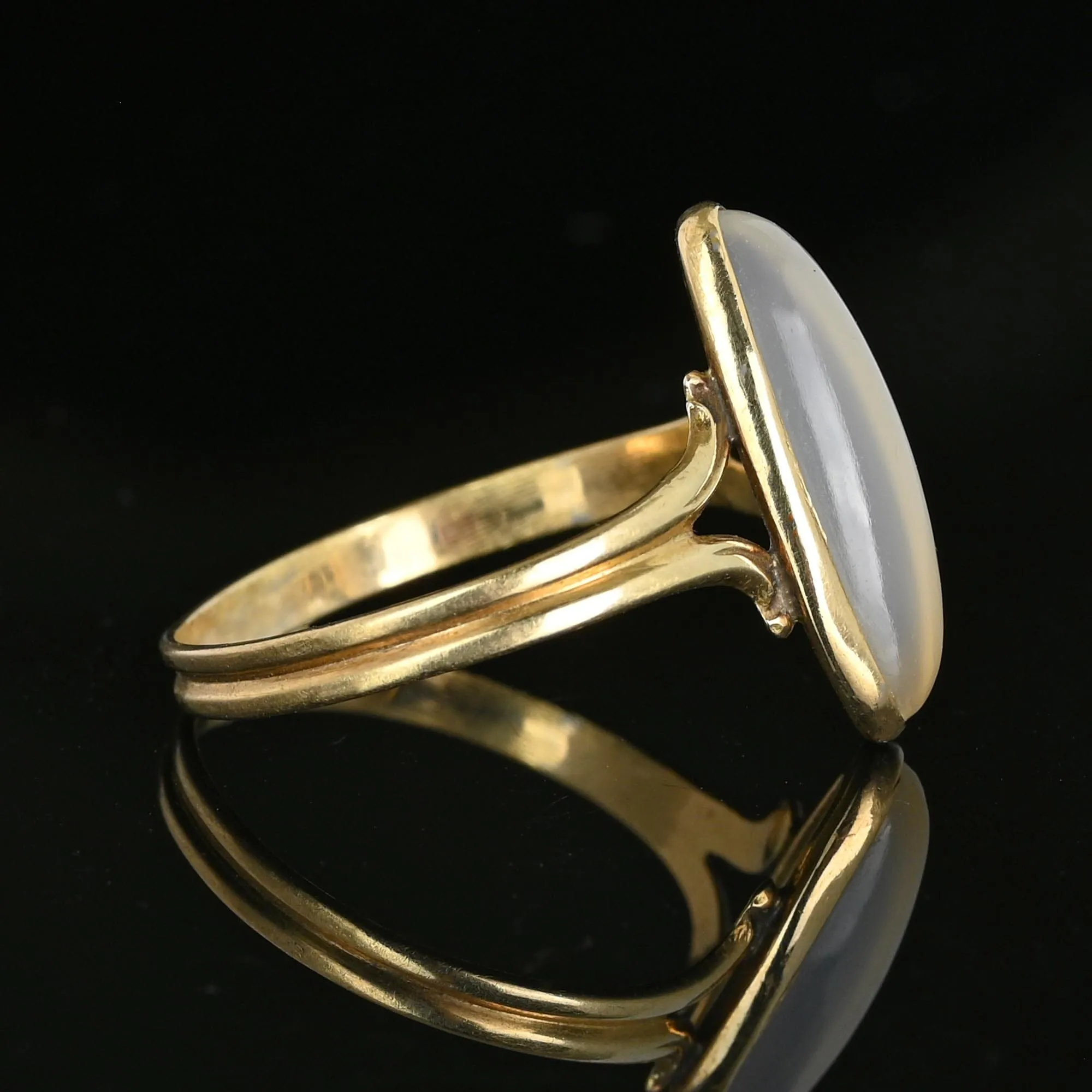 Fine Vintage 10K Gold Moonstone Oval Cabochon Ring