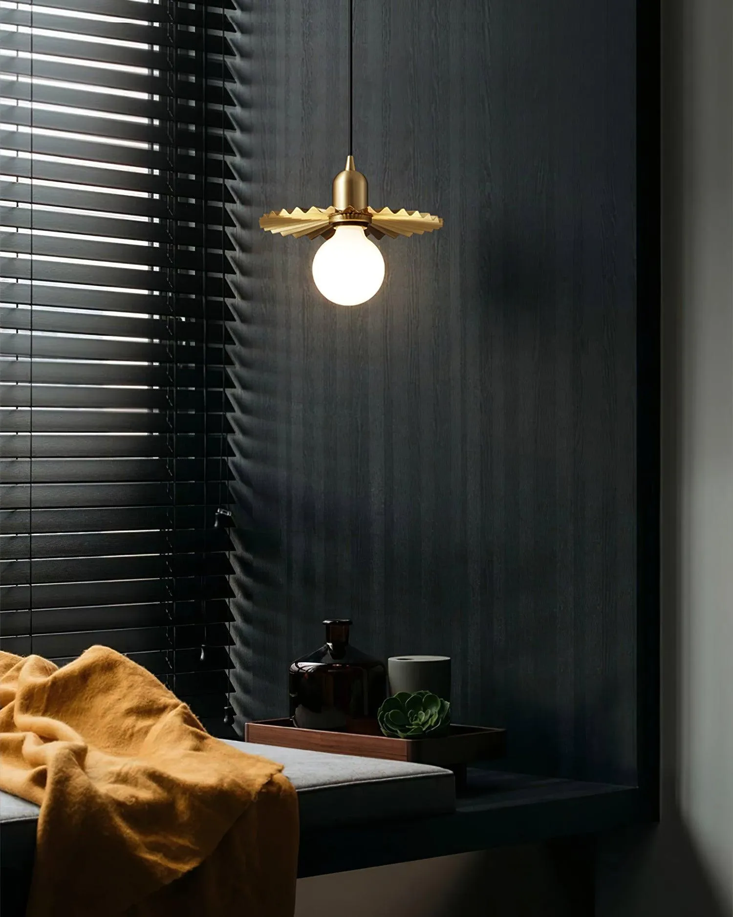 Rozeta Pendant Light
