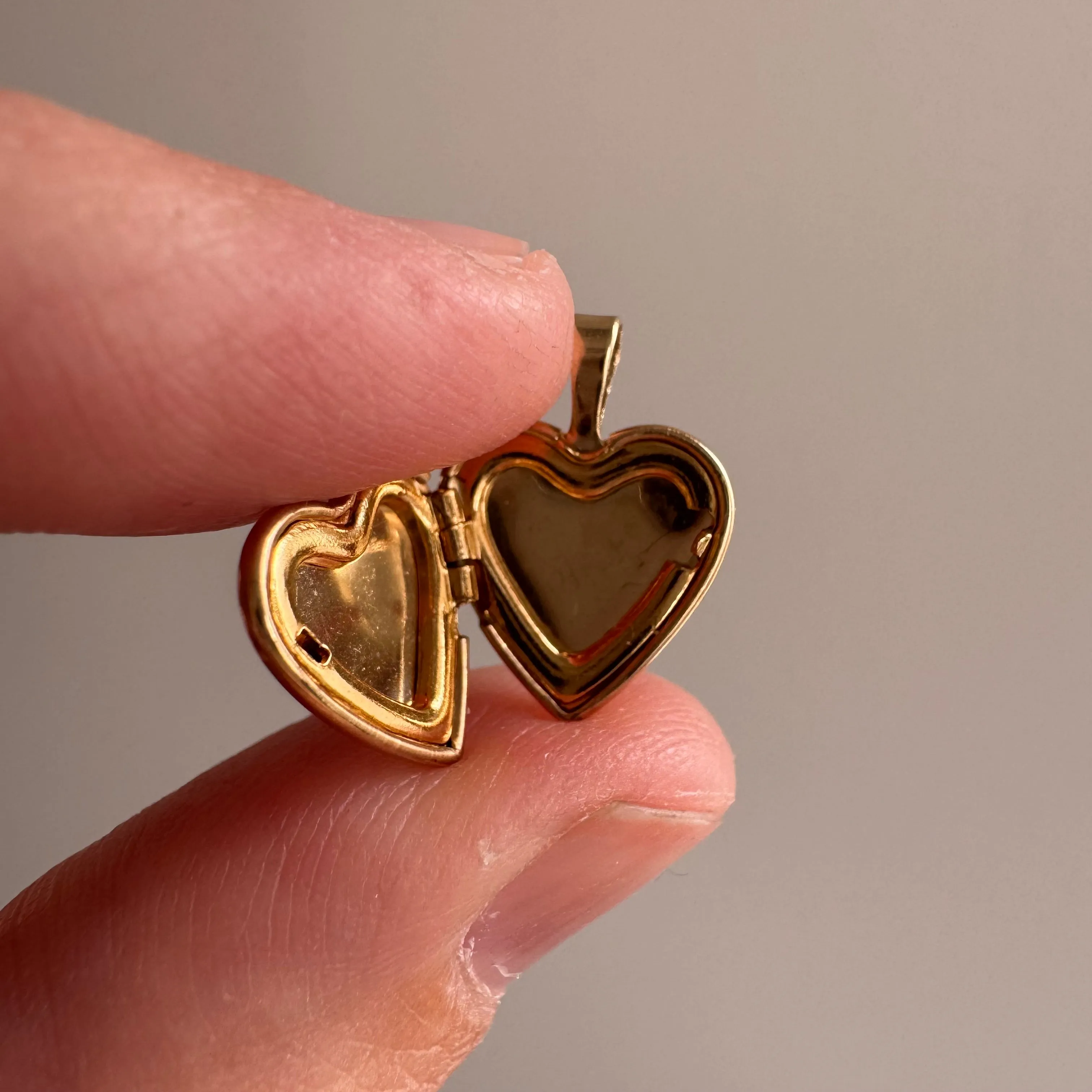 V I N T A G E // small heart big love / 14k tiny heart locket / a dainty pendant