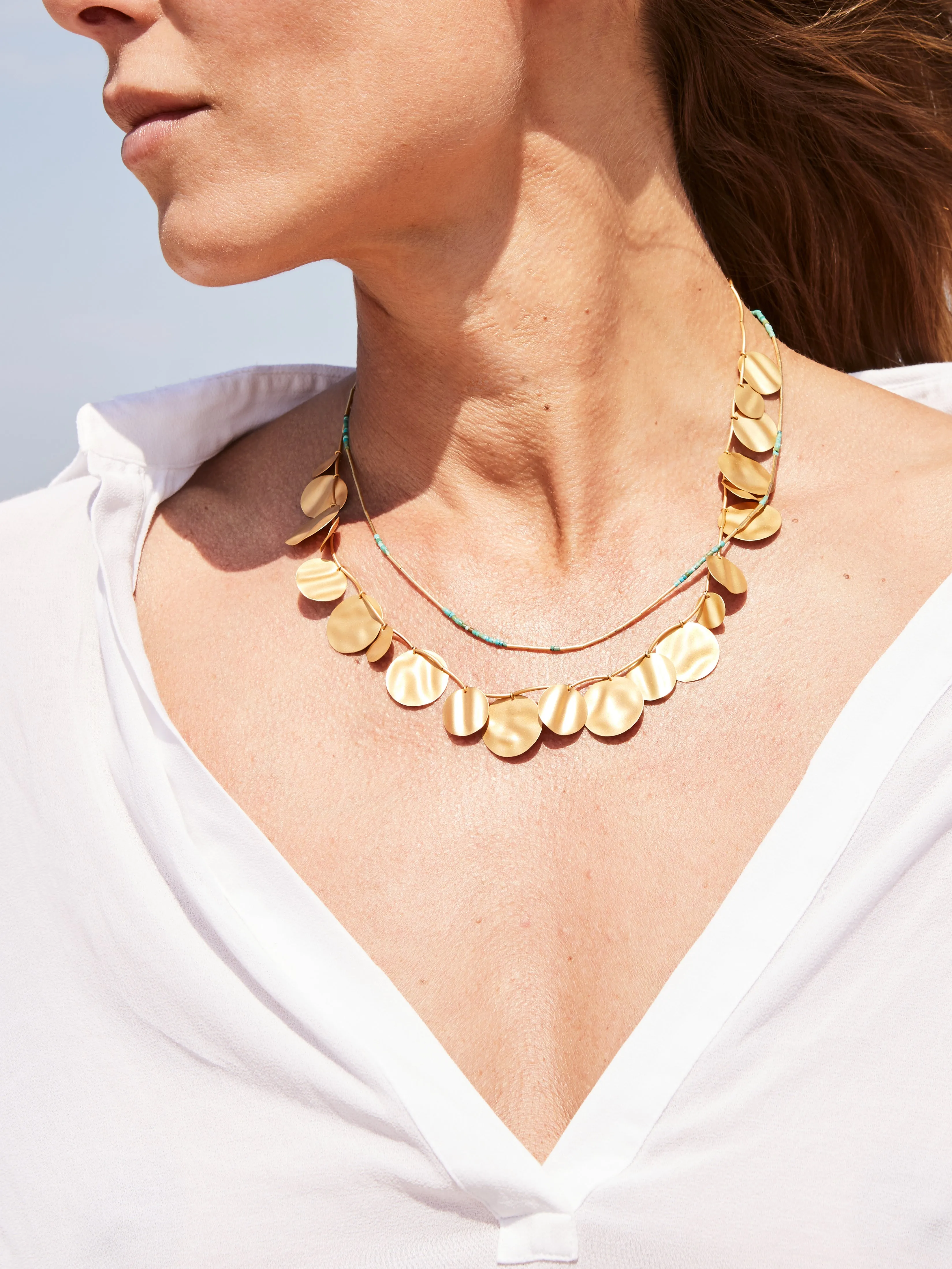 Yellow gold necklace with turquoise or lapis lazuli